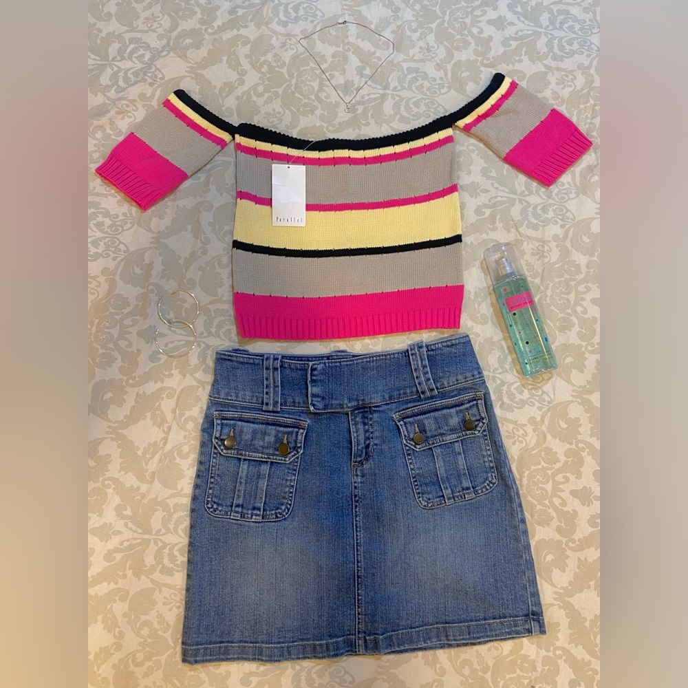 *ONLY SWEATER* Parallel Y2K Off-Shoulder Vintage Crop Sweater Size S